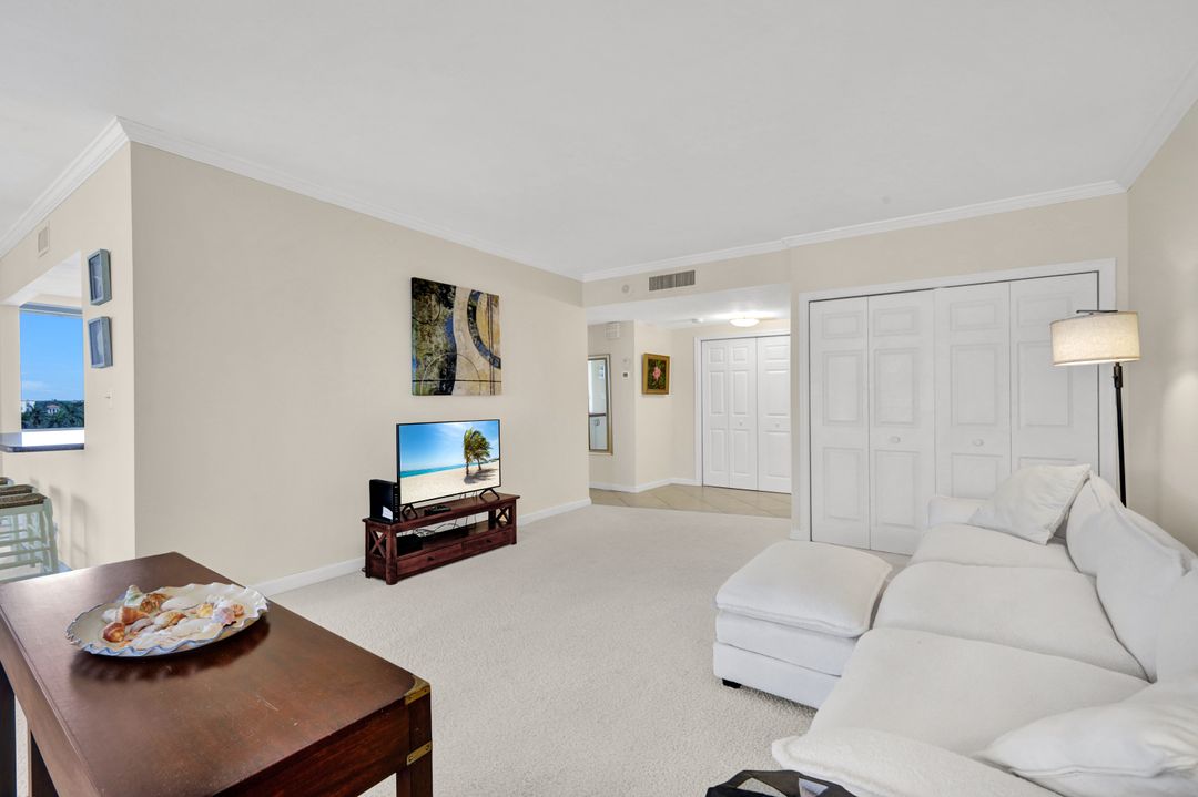 4051 Gulf Shore Blvd N #700, Naples, FL 34103
