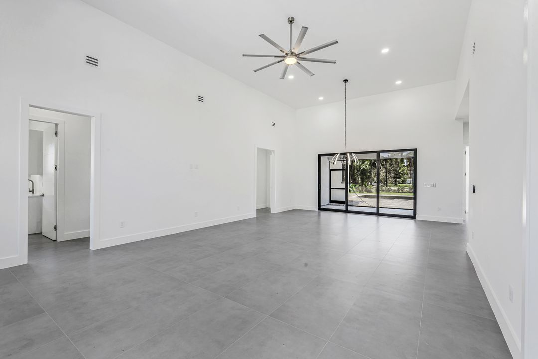 1332 Longwood Dr, Fort Myers, FL 33919