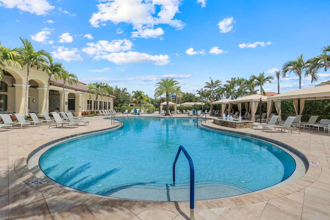 13556 Coronado Dr, Naples, FL 34109