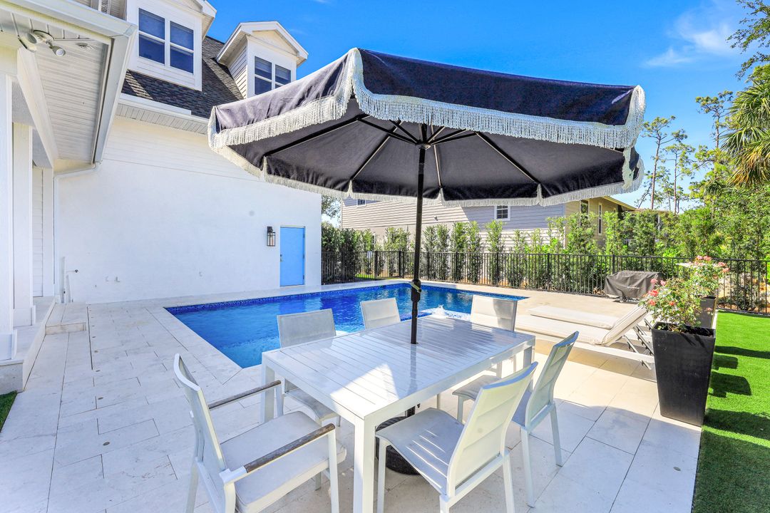 514 Corbel Dr, Naples, FL 34110