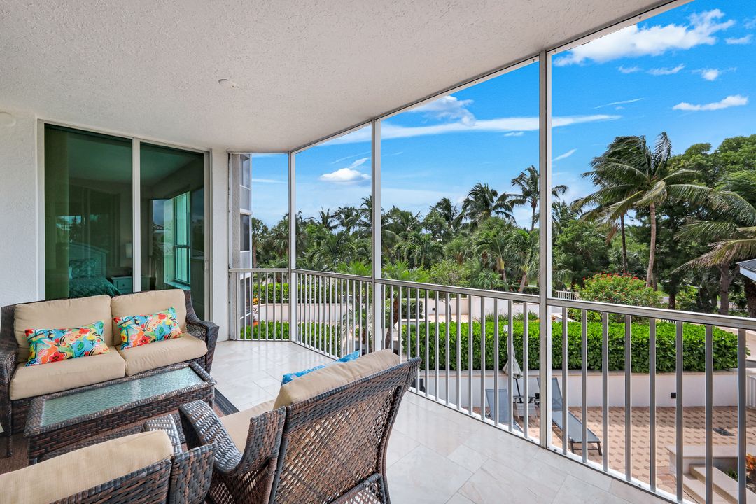 300 Dunes Blvd #203, Naples, FL 34110