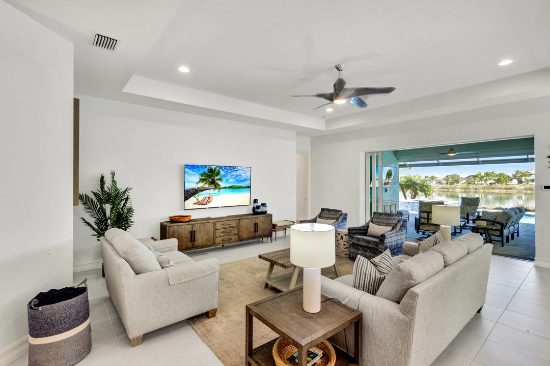 6161 Megans Bay Dr, Naples, FL 34112