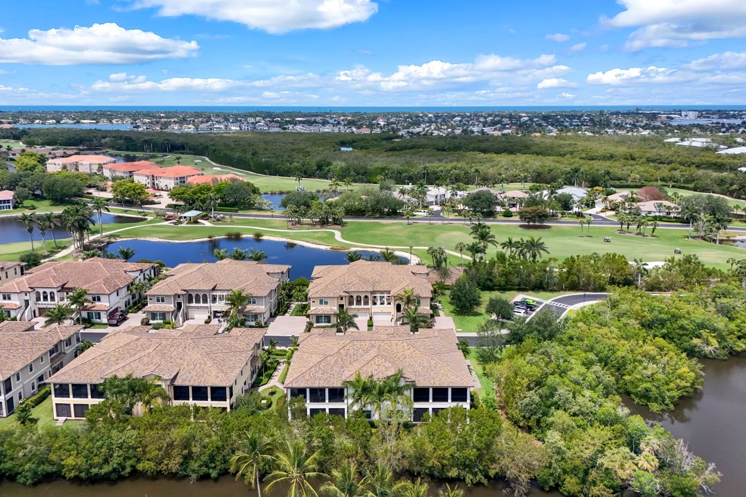 2472 Breakwater Wy #11-202, Naples, FL 34112