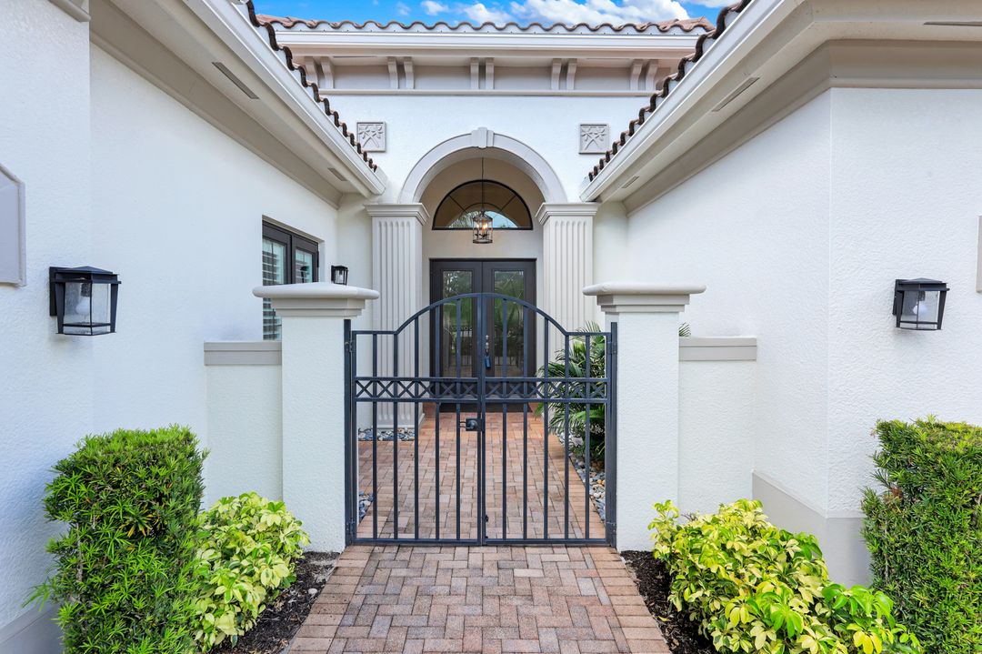 3927 Torrens Ct, Naples, FL 34119