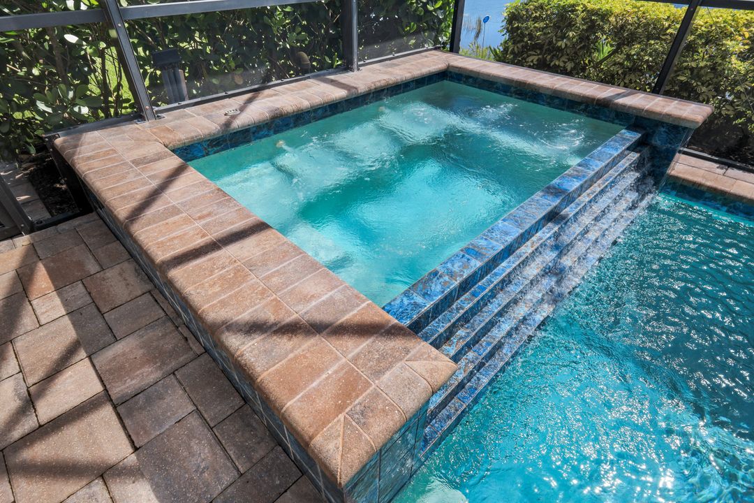 8362 Viale Cir, Naples, FL 34114