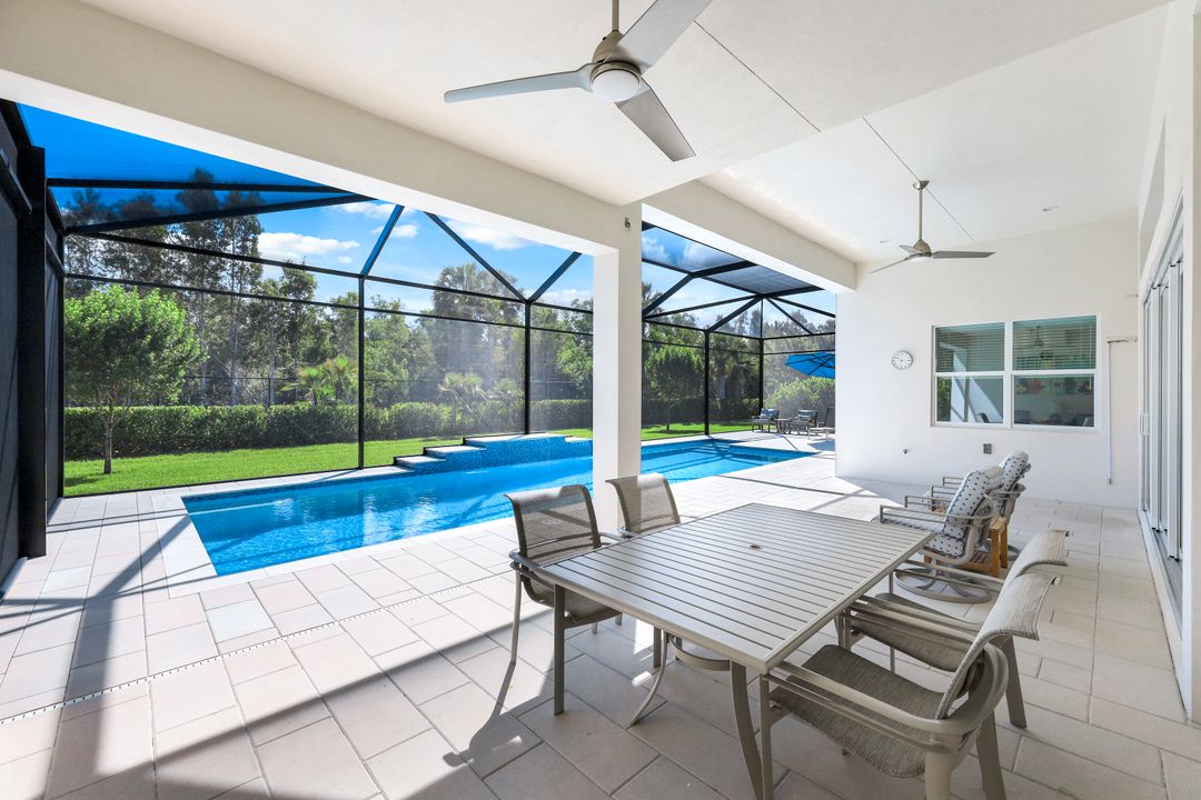 8959 Redonda Dr, Naples, FL 34114