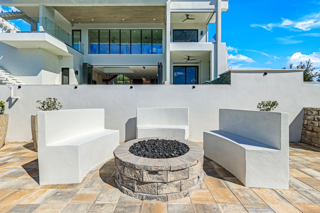 5384 Colonade Ct, Cape Coral, FL 33904