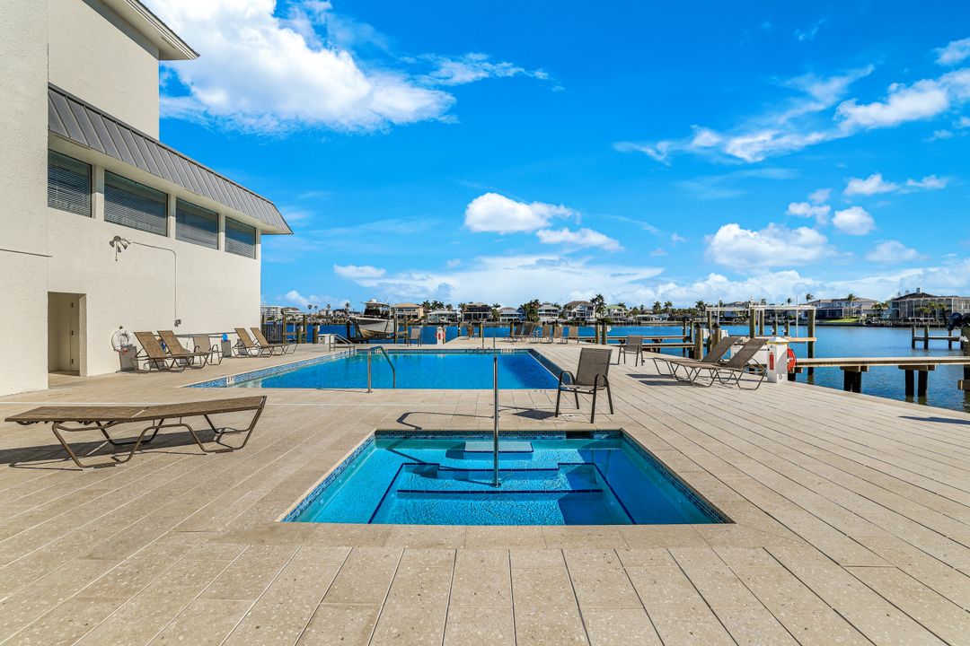 271 Southbay Dr #240, Naples, FL 34108