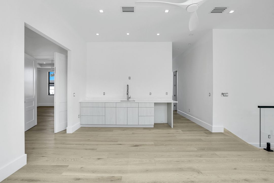 513 92nd Ave N, Naples, FL 34108