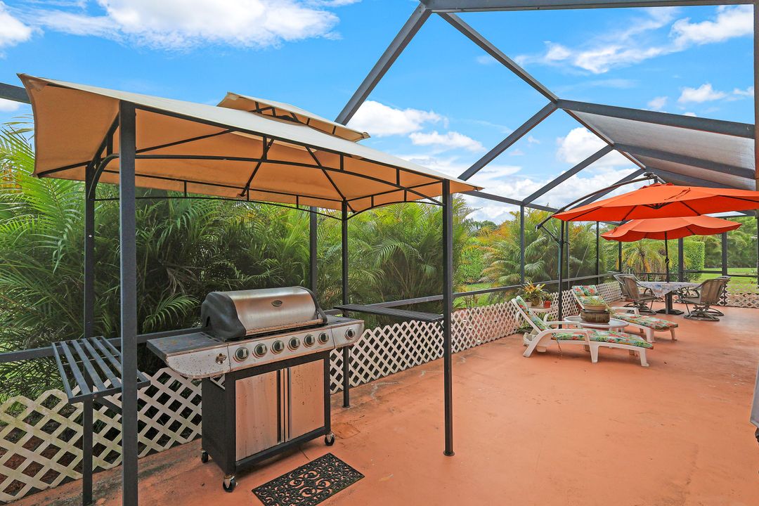 84 Valley Stream Ln, Naples, FL 34113