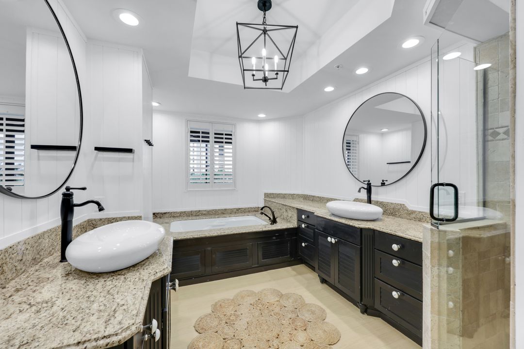 8720 Bay Colony Dr #404, Naples, FL 34108