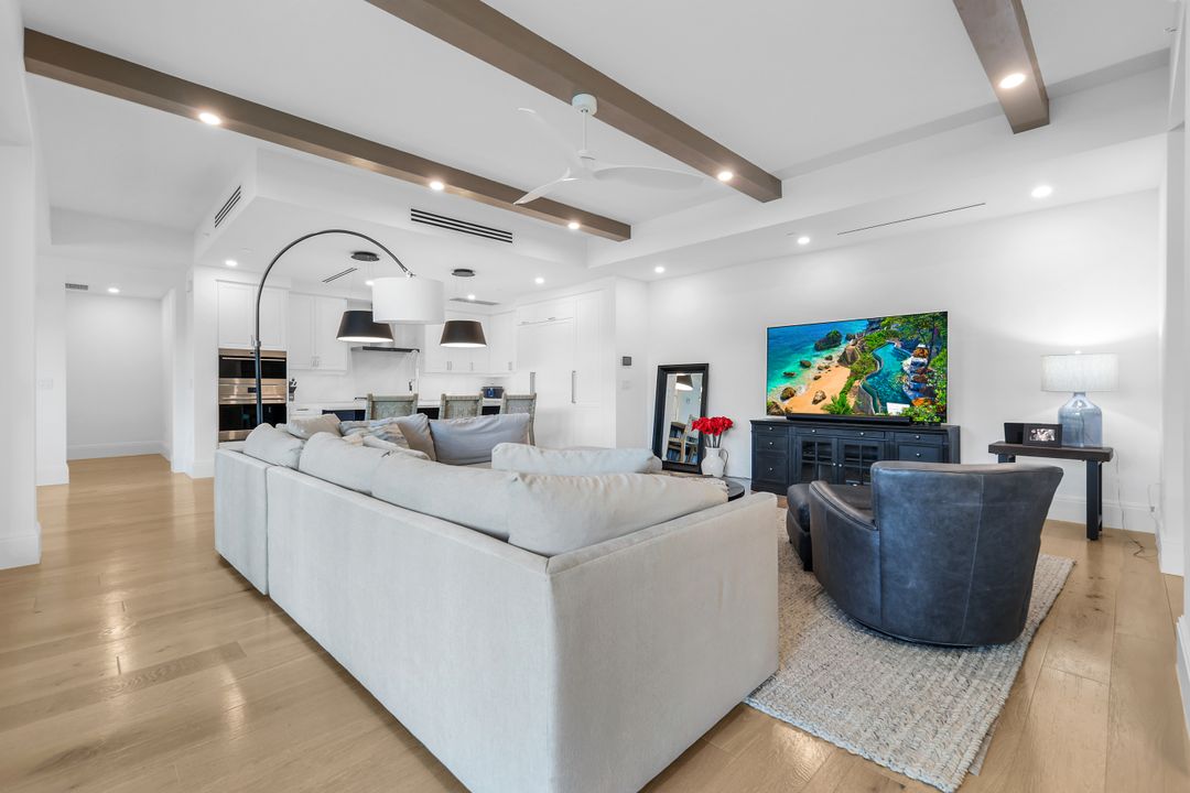 1130 3rd Ave S, Naples, FL 34102