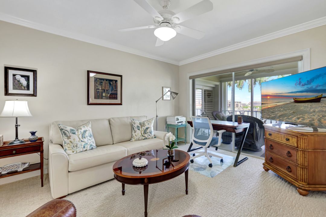 383 Harbour Dr #304, Naples, FL 34103
