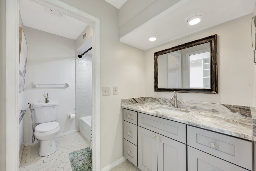 120 Pinebrook Dr, Fort Myers, FL 33907