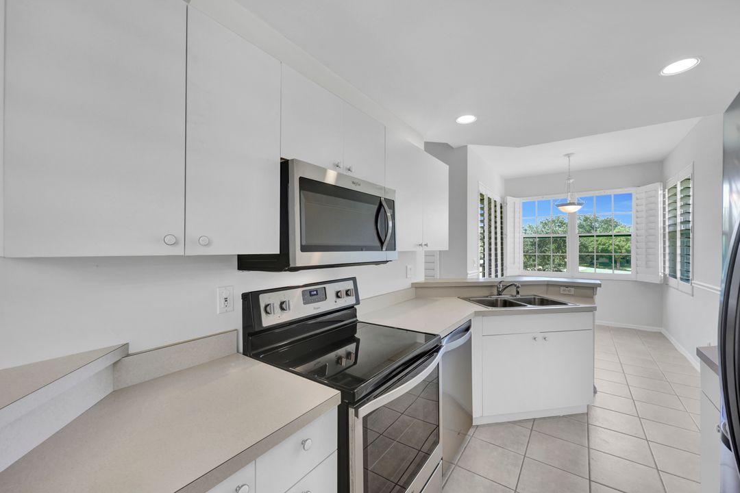 2015 Crestview Way #117, Naples, FL 34119