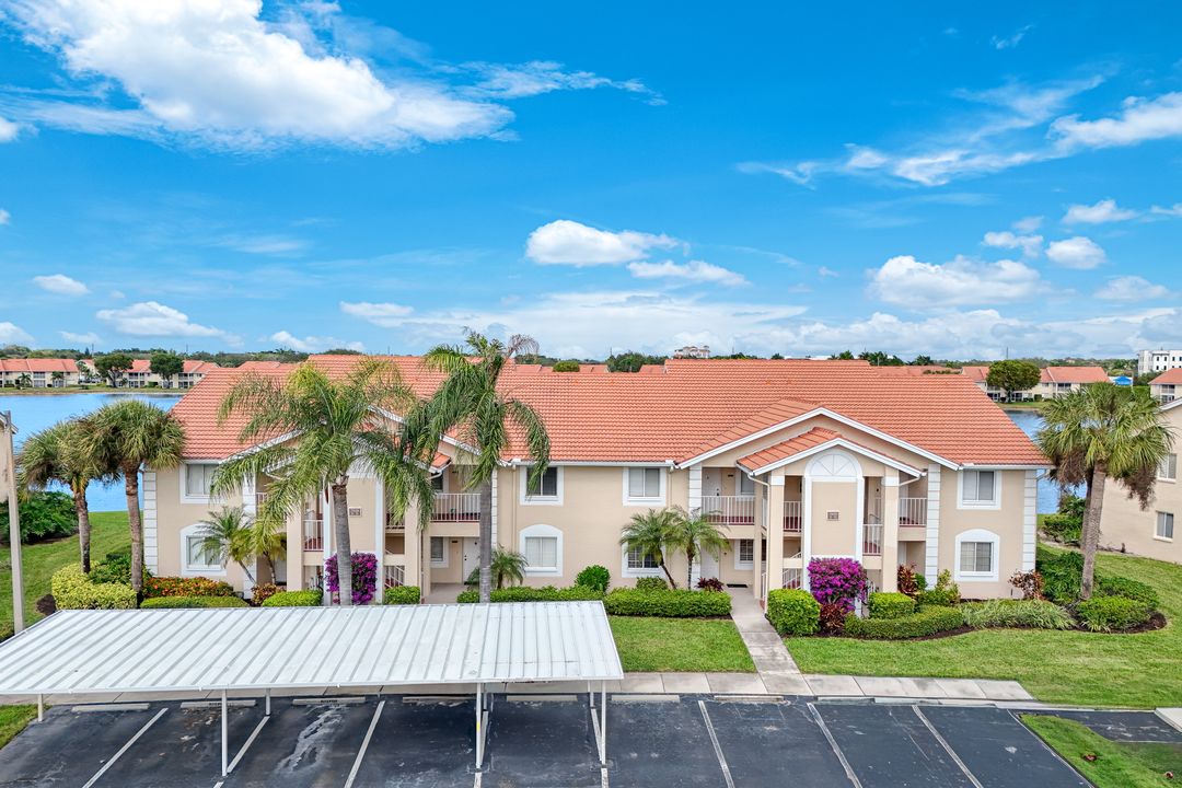 7818 Emerald Cir #103, Naples, FL 34109