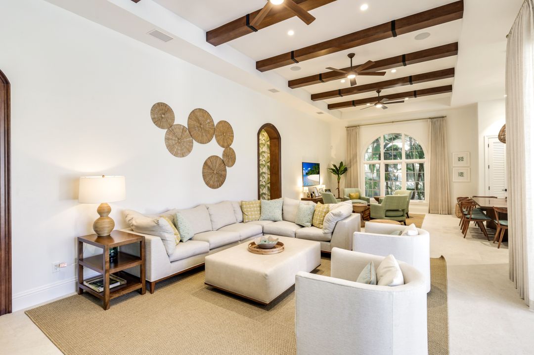 2904 Tiburon Blvd E, Naples, FL 34109