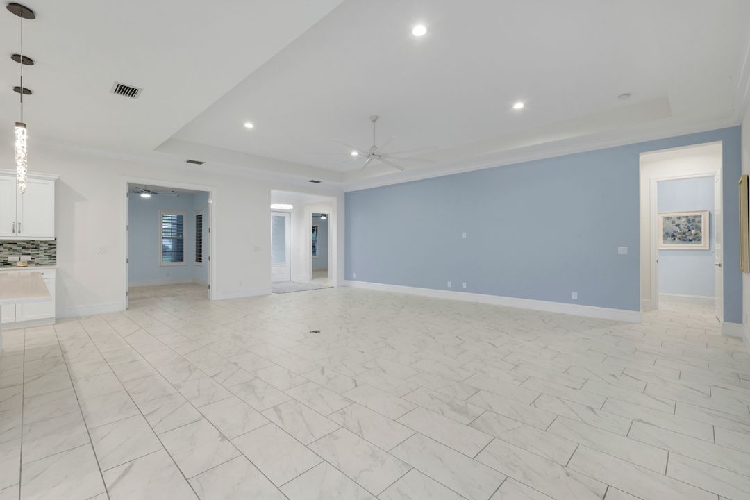 14386 Laguna Spgs Ln, Naples, FL 34114