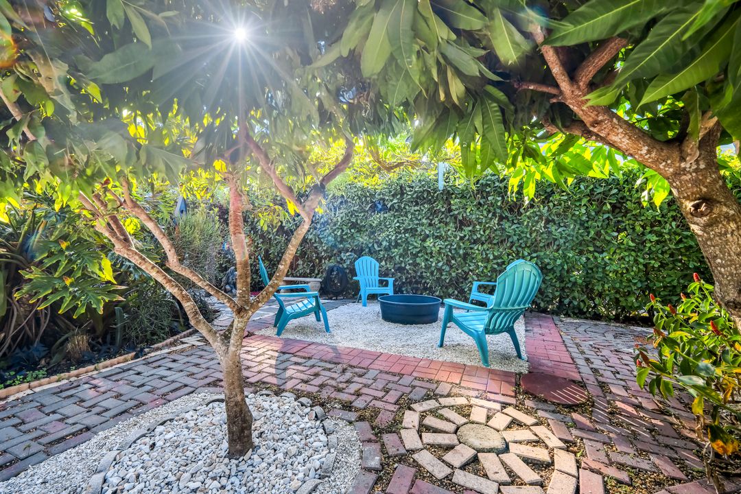 4352 Parrot Ave, Naples, FL 34104