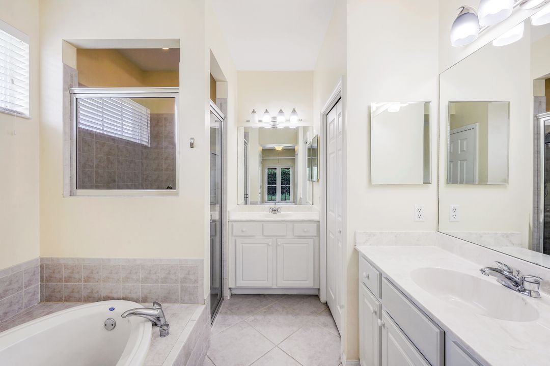 6596 Castlelawn Pl, Naples, FL 34113