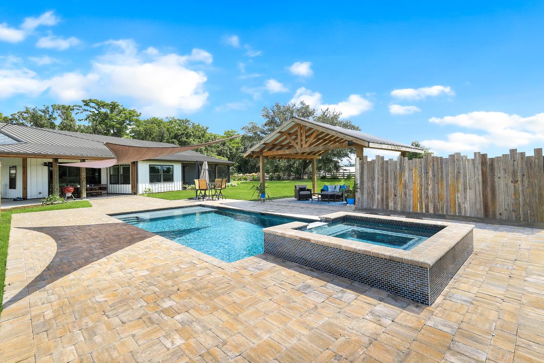 19080 Parkinson Rd, Alva, FL 33920