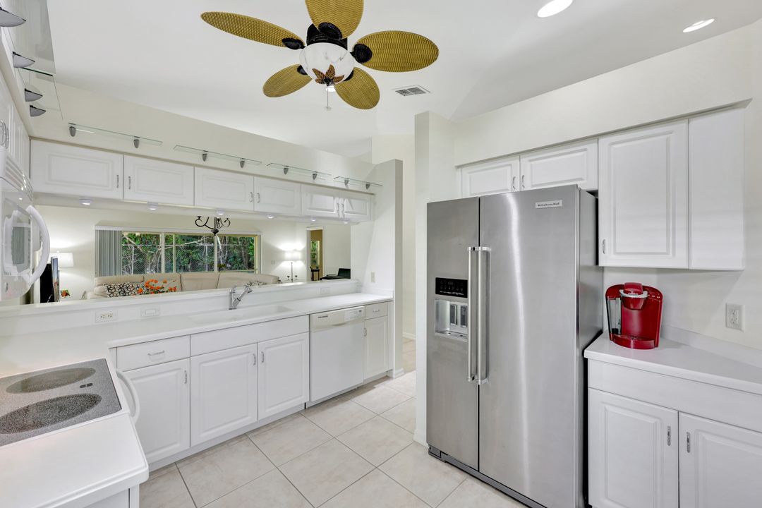 4910 Europa Dr, Naples, FL 34105