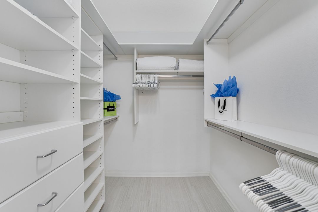 7092 Barrington Cir #102, Naples, FL 34108