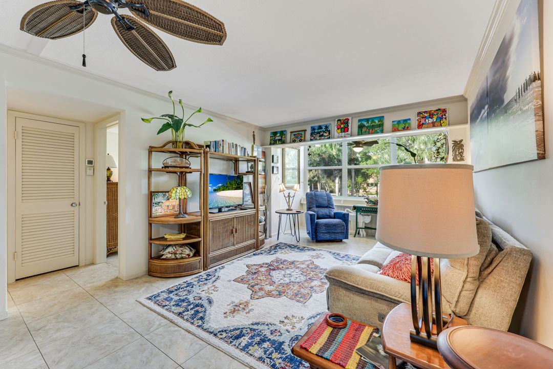 72 7th St S #202, Naples, FL 34102