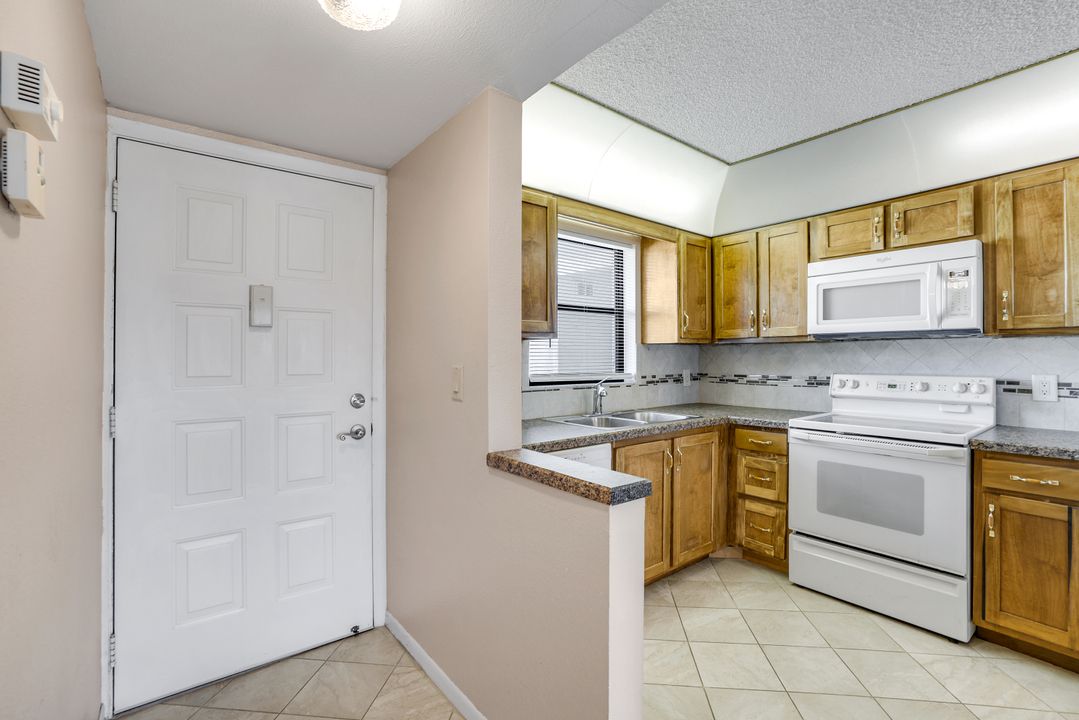 4338 27th Ct SW #104, Naples, FL 34116