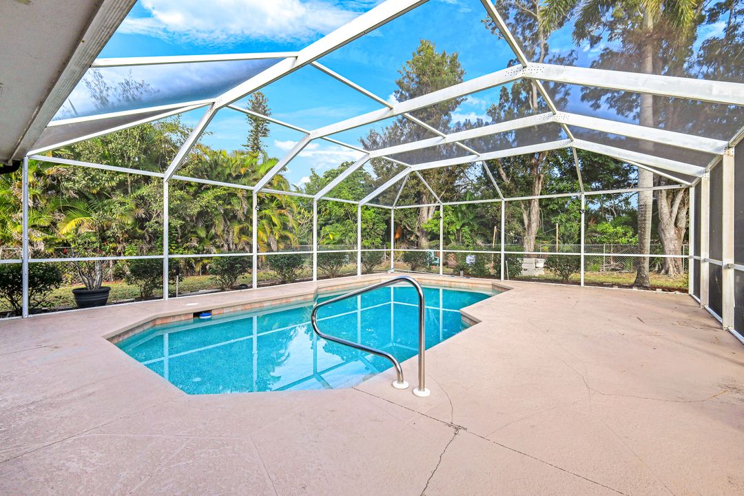 5203 Selby Dr, Fort Myers, FL 33919