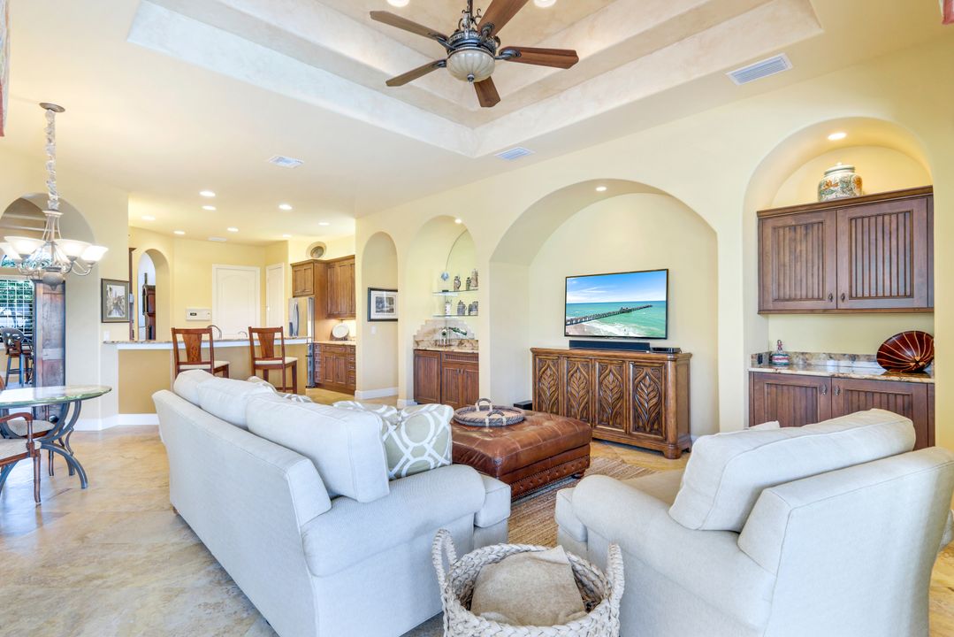 5742 Hammock Isles Dr, Naples, FL 34119