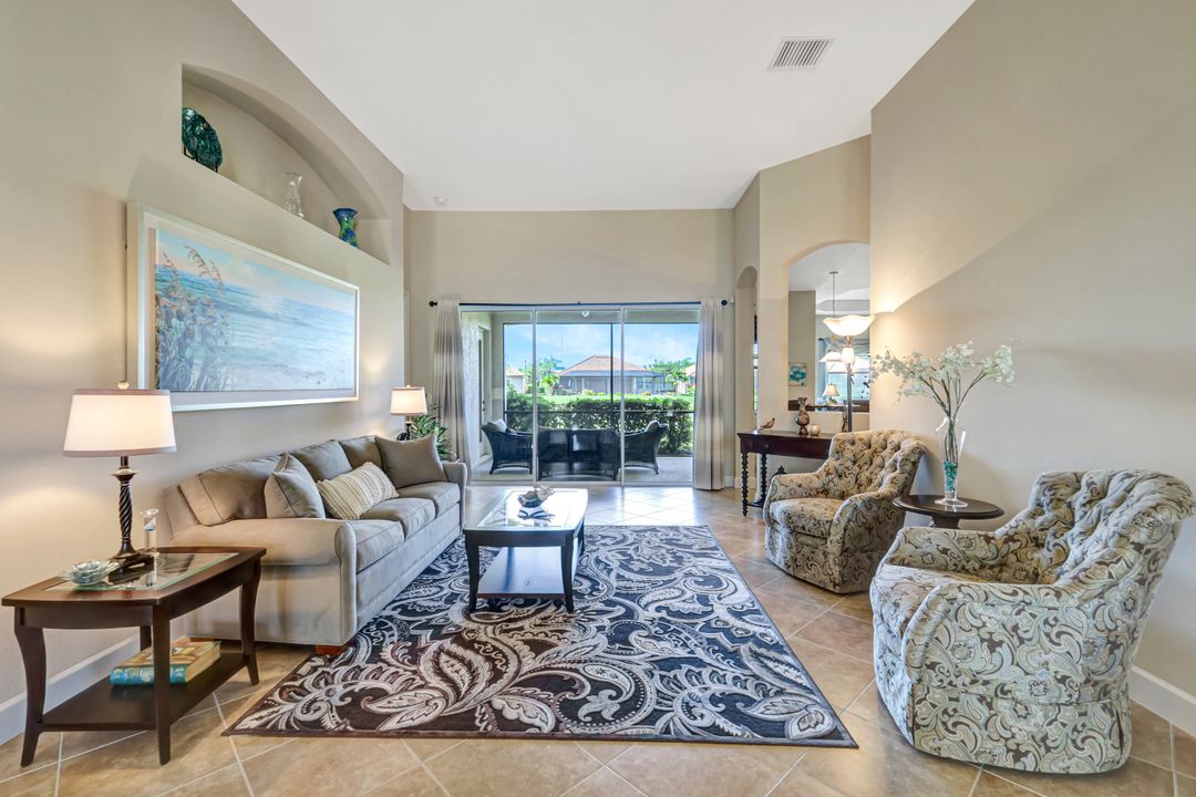 9693 Cobalt Cove Cir, Naples, FL 34120