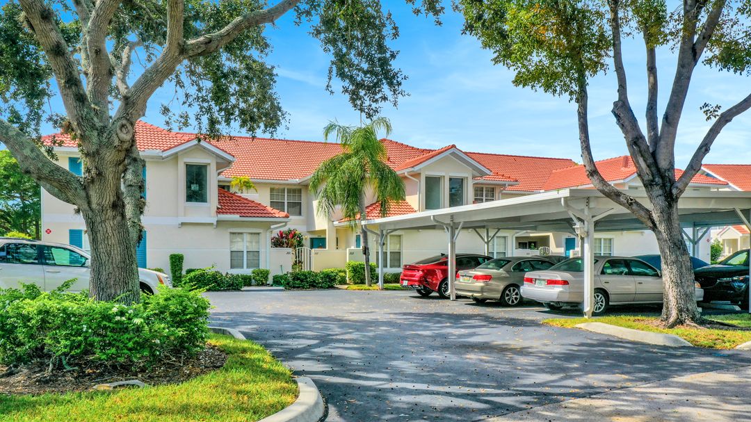 5025 Cedar Springs Dr #102, Naples, FL 34110