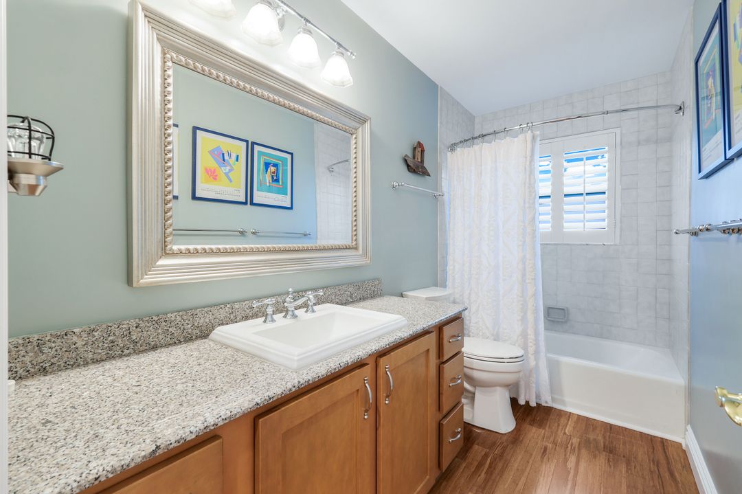 2319 Queens Way, Naples, FL 34112