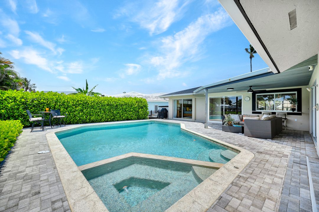 2140 Shad Ct, Naples, FL 34102