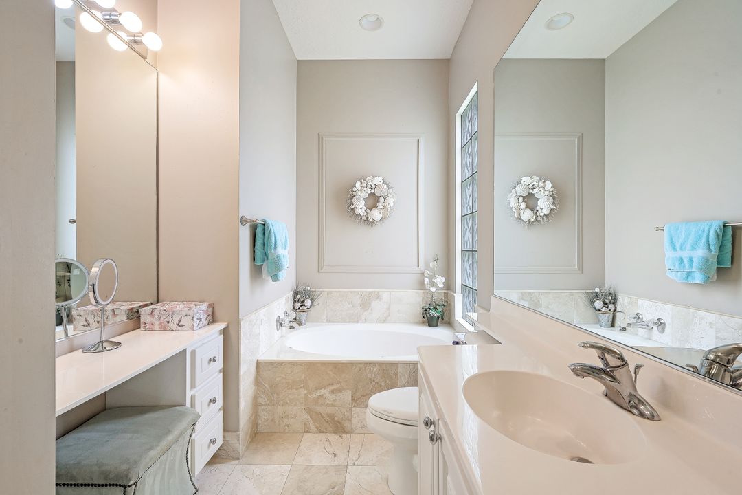 4313 Queen Elizabeth Way, Naples, FL 34119