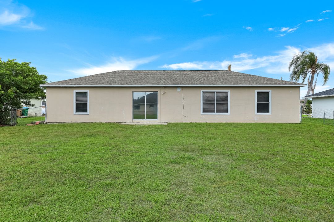 1409 SW 11th Pl, Cape Coral, FL 33991