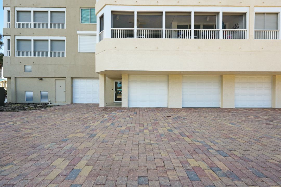 25 Bluebill Ave #1105, Naples, FL 34108