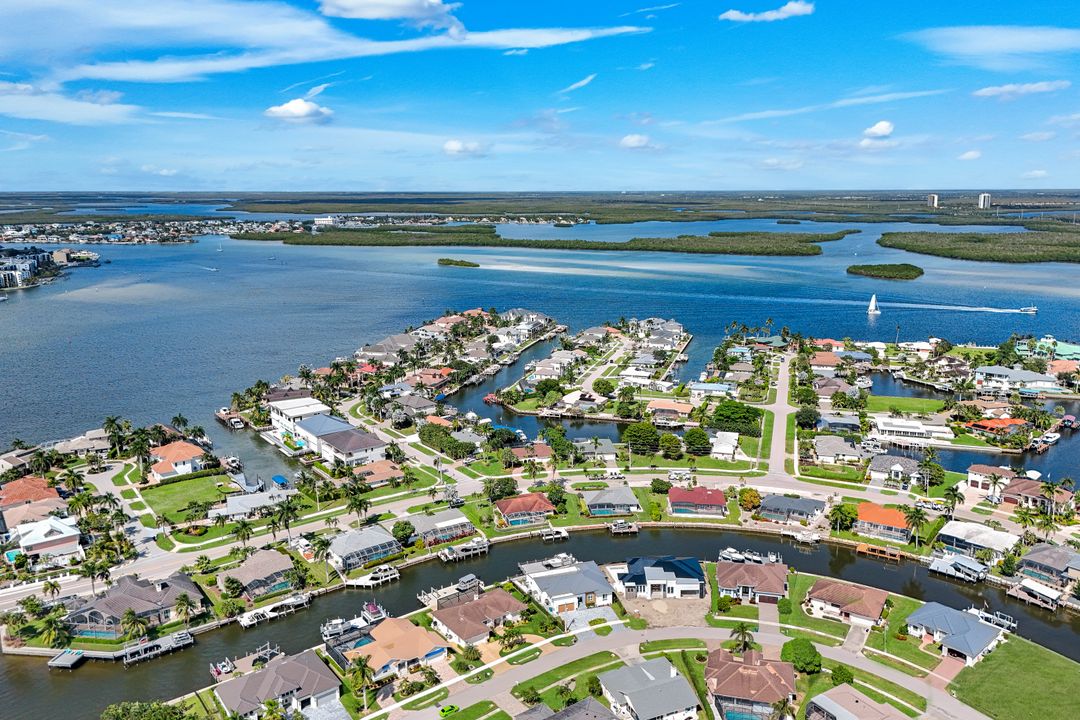 919 Juniper Ct, Marco Island, FL 34145