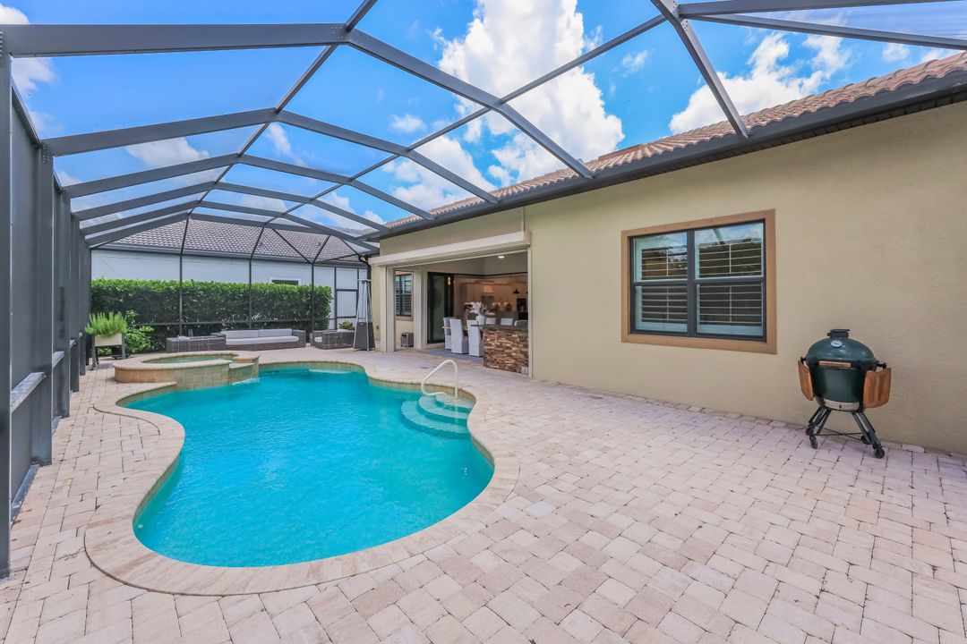 9403 Surfbird Ct, Naples, FL 34120