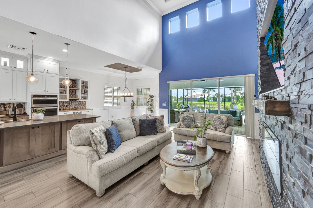 9074 Montserrat Dr, Naples, FL 34114