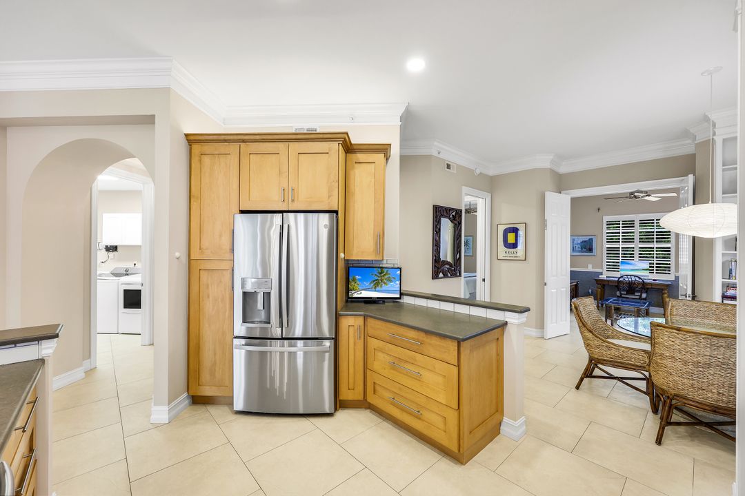 805 Bentwater Cir #101, Naples, FL 34108