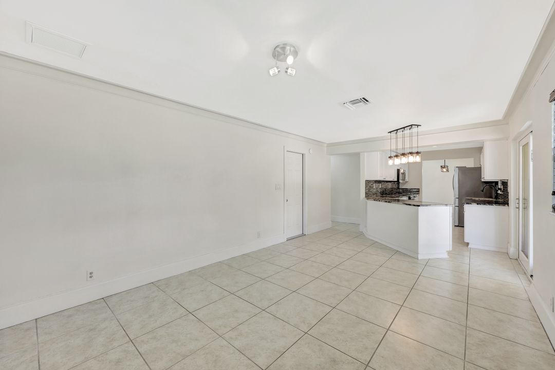 124 Flame Vine Dr, Naples, FL 34110