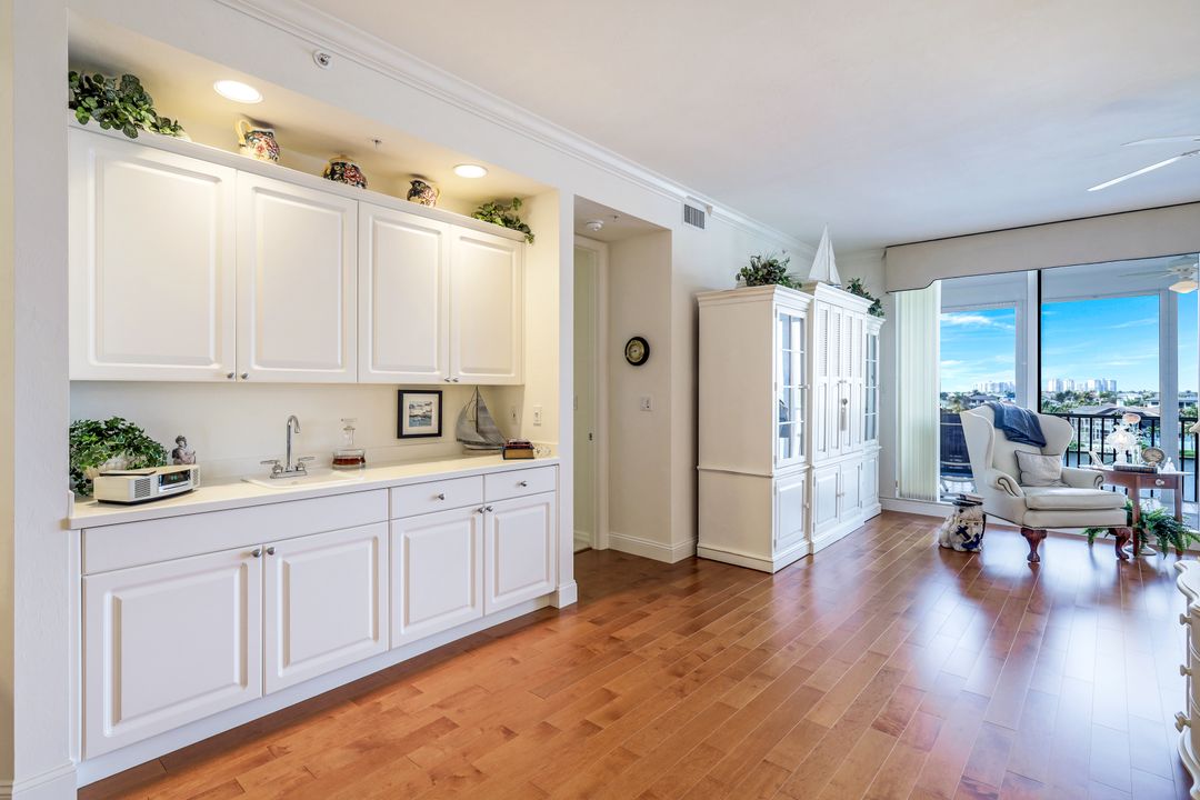 410 Flagship Dr #504, Naples, FL 34108