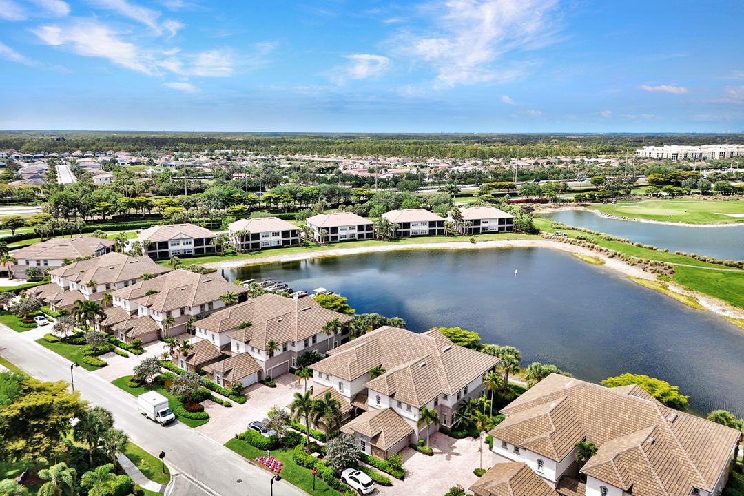 8755 Coastline Ct #202, Naples, FL 34120