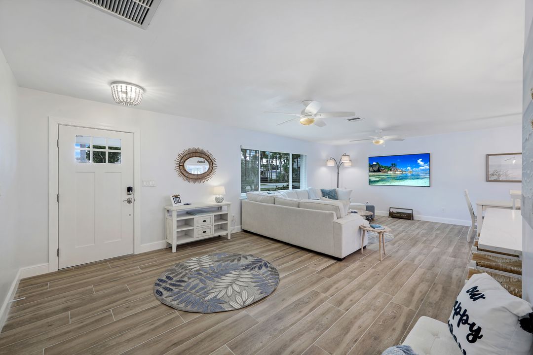 401 Lagoon Ave, Naples, FL 34108