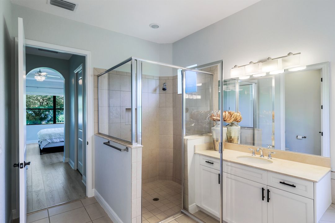 1685 Serrano Cir, Naples, FL 34105