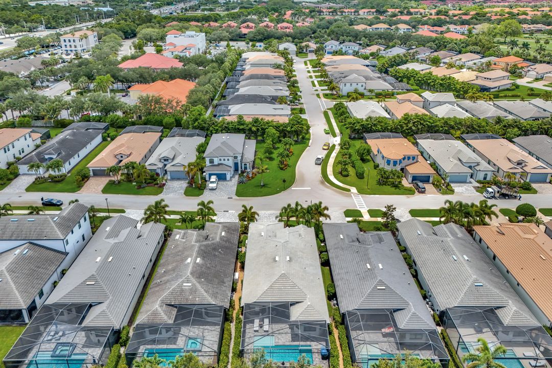 10082 Palazzo Dr, Naples, FL 34119