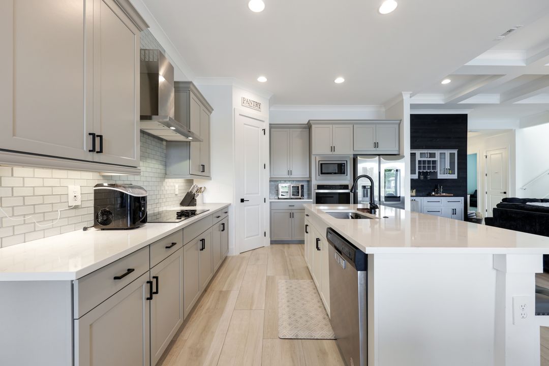 3697 Sapphire Cv Cir, Naples, FL 34114