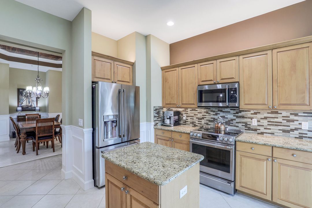 9204 Quartz Ln #201, Naples, FL 34120